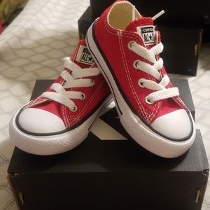 Infant/Toddler Unisex size 6 Converse All-Stars